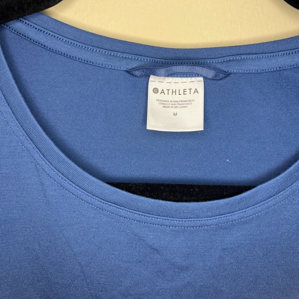 NWT Athleta Air Out Cinch Tee Blue Size Medium - Picture 3 of 5